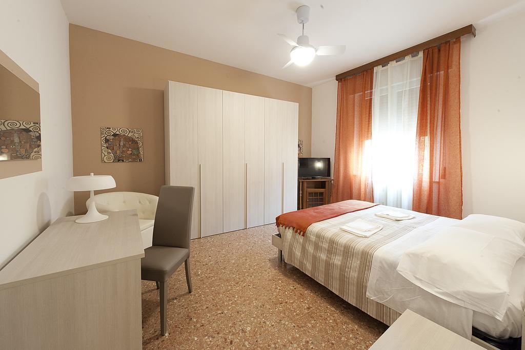 Gardenia Guest House Форли Экстерьер фото